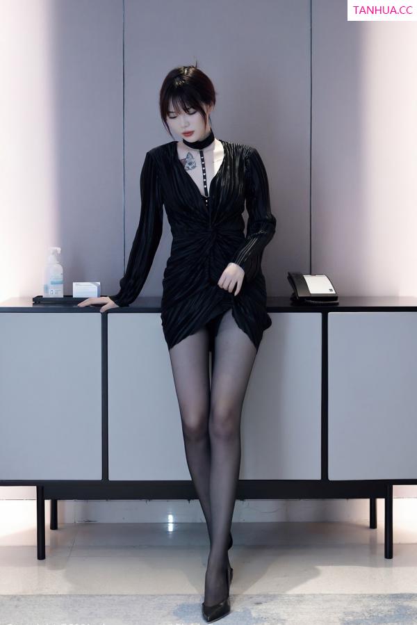 Arude薇薇  [XiuRen]高清写真图 2021.10.19 No.4080 Arude薇薇第10张图片